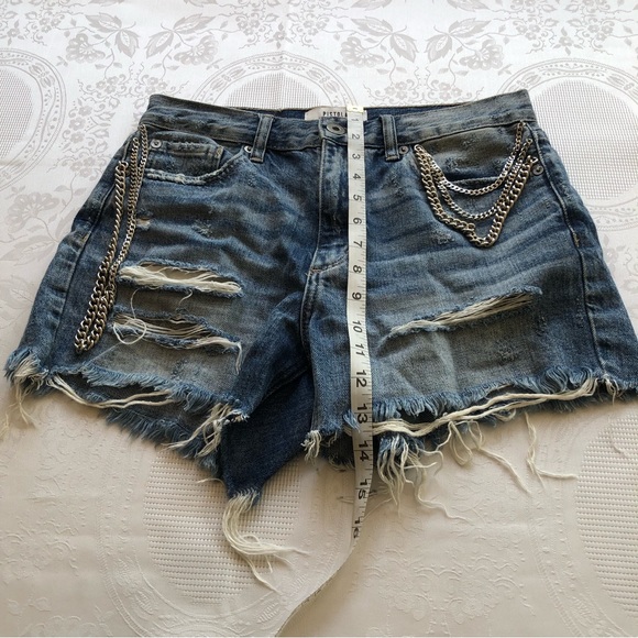 Pistola Jeans Denim Shorts Women’s Size 26 Blue Ripped Distressed Metal Chain - Picture 10 of 16